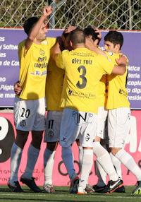 Club Altetico de Pinto wears yellow for Alberto
