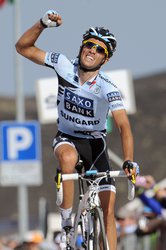 Contador wins on Mount Etna